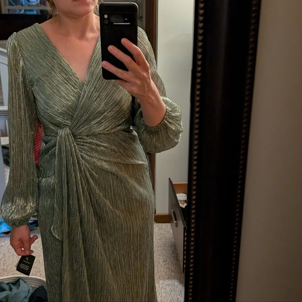 Adrianna Papell Metallic Ruched Gown - Picture 6 of 7